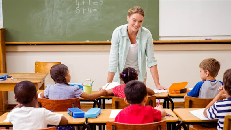   الأبناء بين المدارس والمحاضن ورياض الأطفال .. هل تخلى ولي اليوم عن دوره التربوي؟